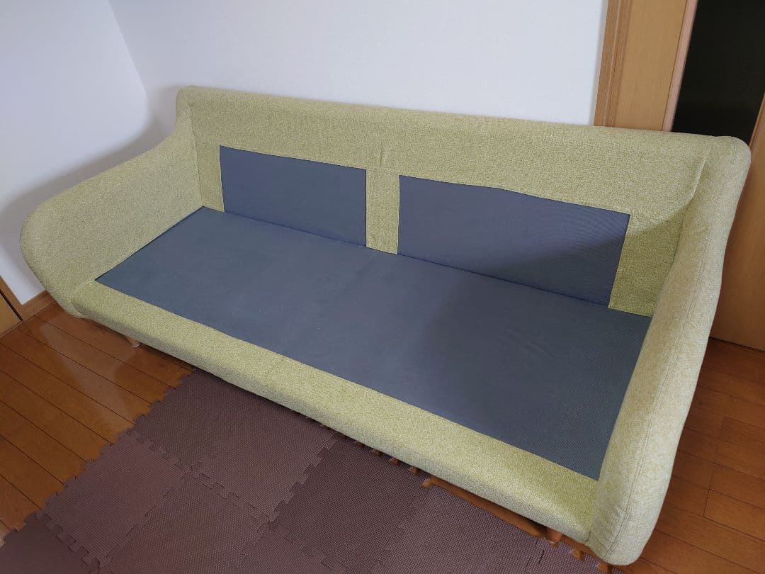 ライトグリーン ３人掛けソファ