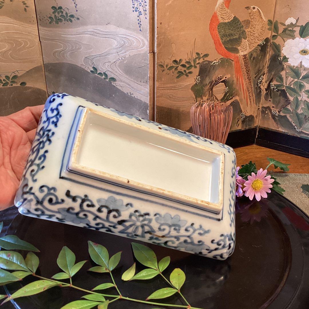 A1056 古伊万里　懐石道具　錦手　窓絵流水菖蒲紋様　隅入長皿　2枚