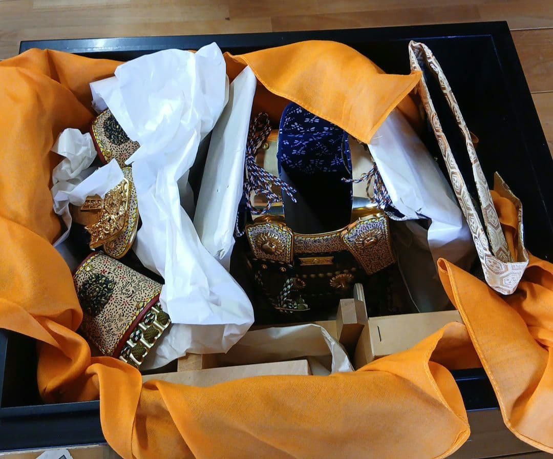 五月人形 伝統的武士の鎧 黒金