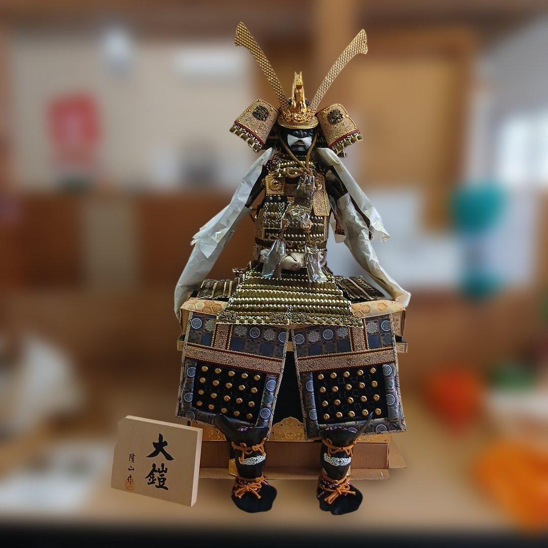 五月人形 伝統的武士の鎧 黒金