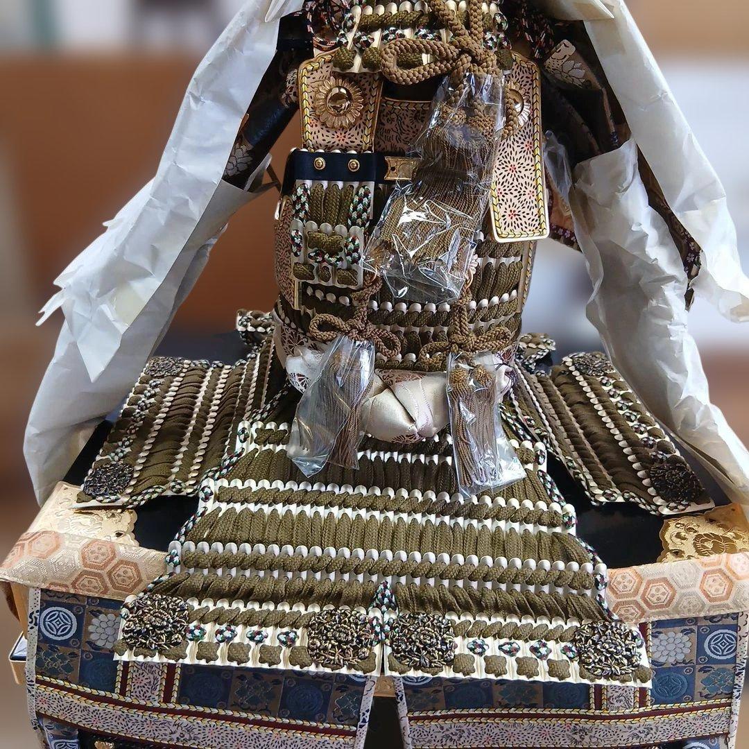 五月人形 伝統的武士の鎧 黒金