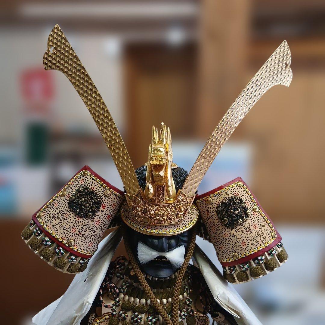 五月人形 伝統的武士の鎧 黒金