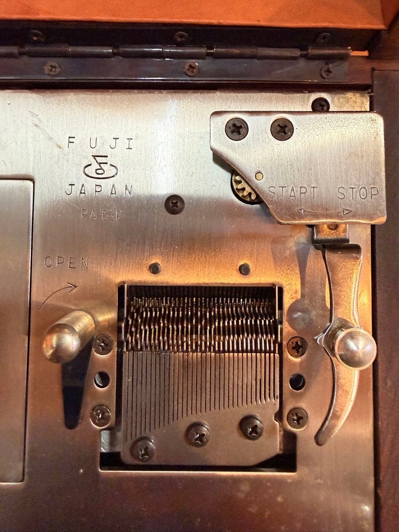 FUJI JAPAN オルゴール付き 3段ディスク付き アンティーク調