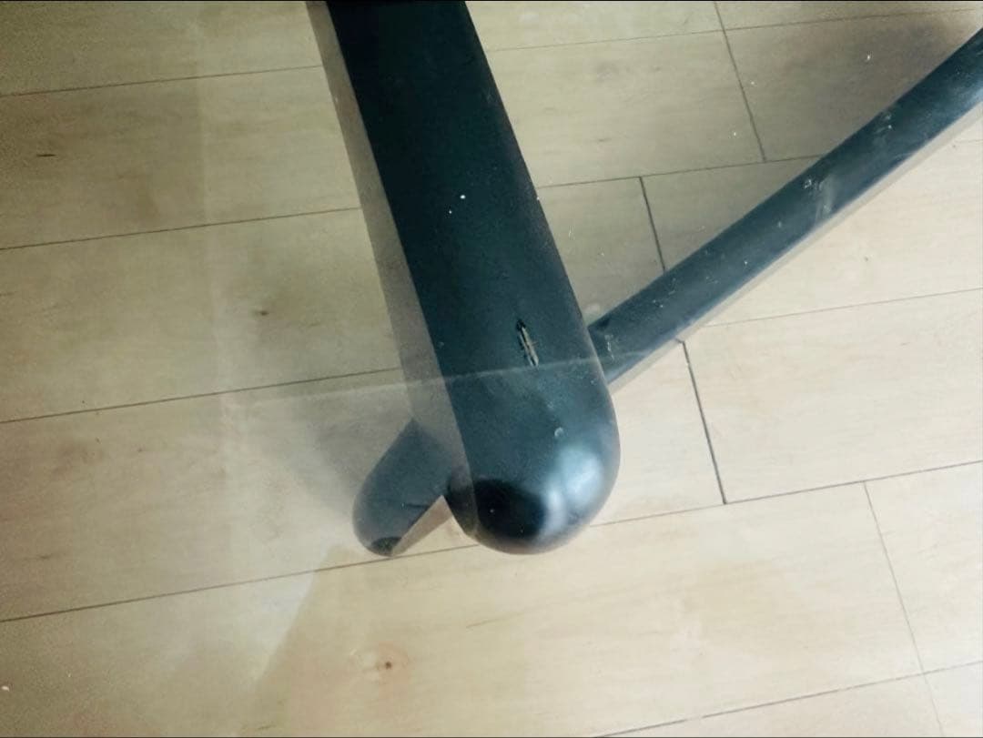 三角形ガラステーブル　トライアングル型ガラステーブル