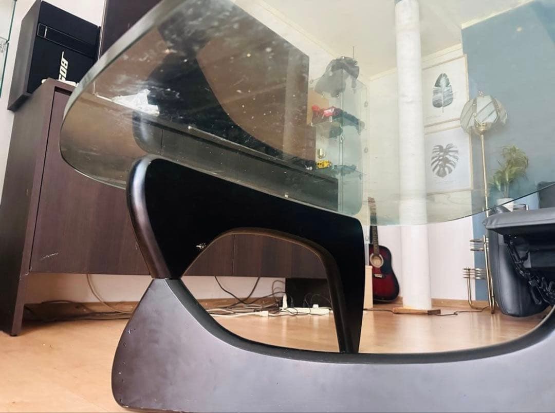 三角形ガラステーブル　トライアングル型ガラステーブル