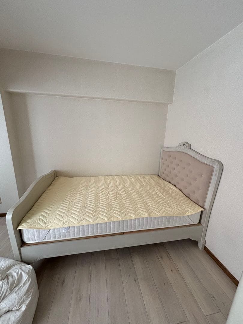 完売品　Segreta[セグレータ]シリーズ　セミダブルフレームとマットレス