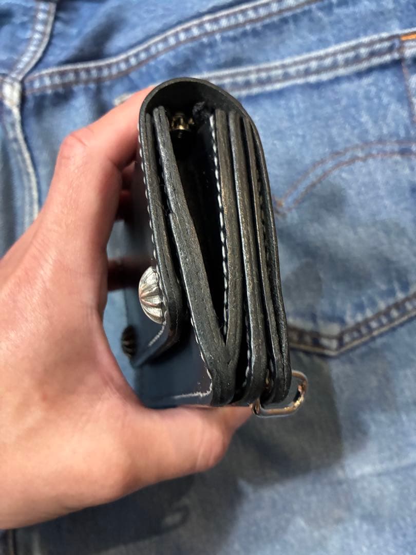 ショートトラッカーウォレット　シルバー925アポロコンチョ　ホワイトステッチ