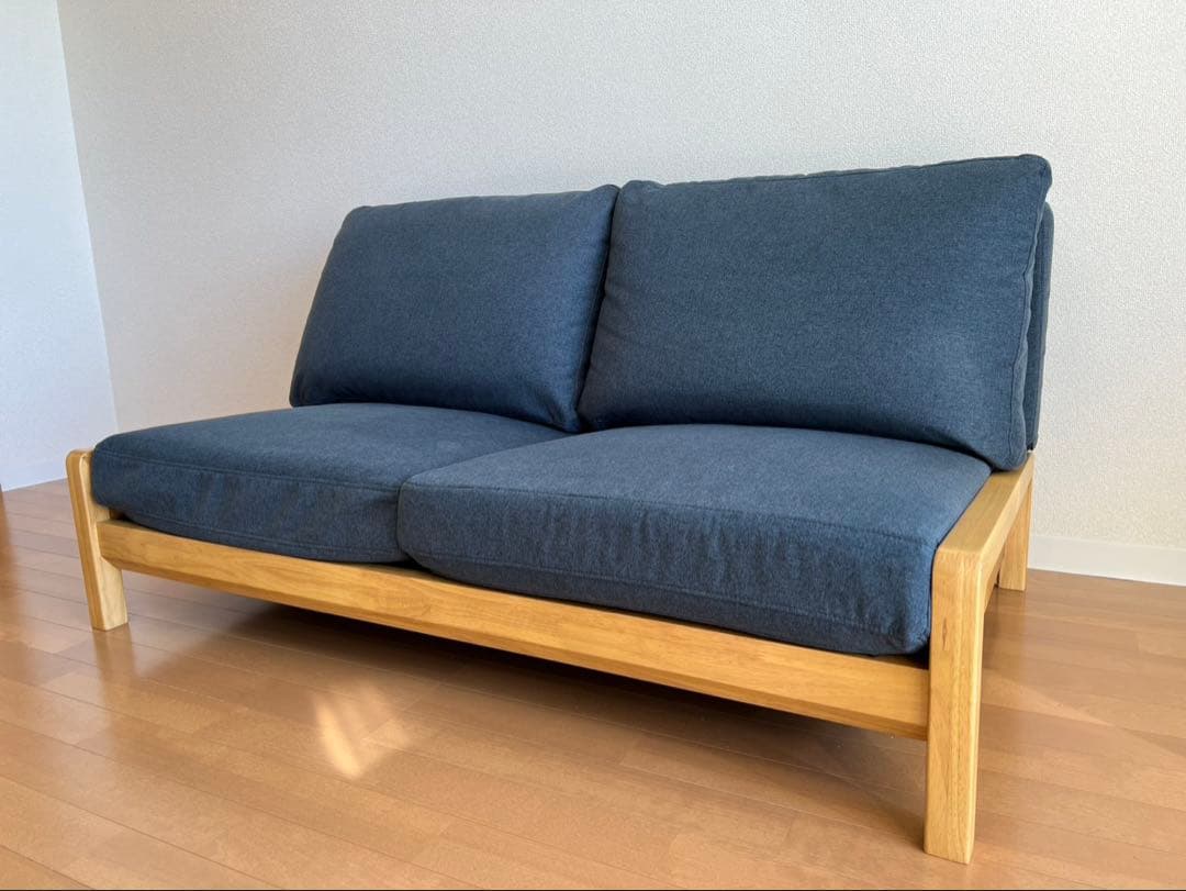 ダークブルー2人掛けソファ