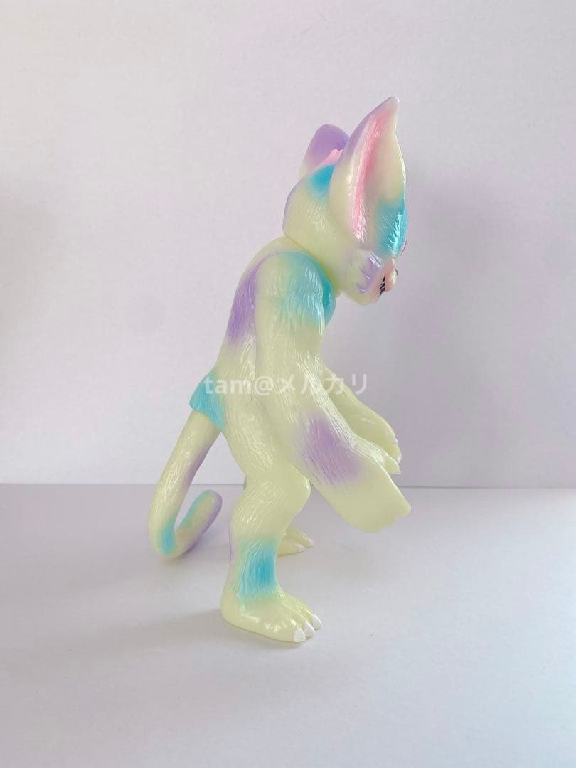 バイオレントキャット　ソフビ　蓄光　暴力猫　アートジャンキー