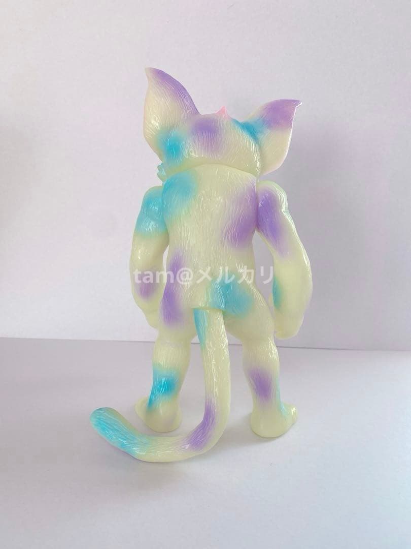 バイオレントキャット　ソフビ　蓄光　暴力猫　アートジャンキー