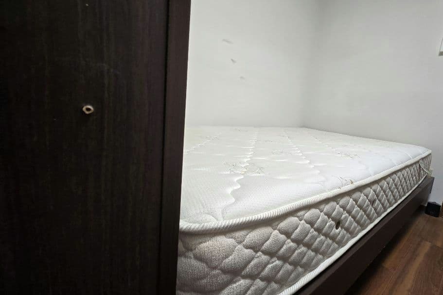 【値下げ中】ニホンベッド　セミダブル 　スプリングマットレス ＋ベッドフレーム