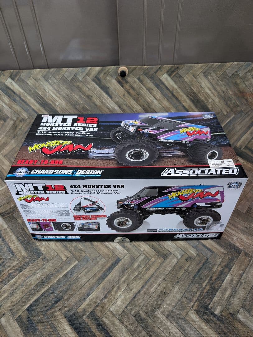 Associated MT12 4x4 Monster Van RTR ラジコン - メルカリ