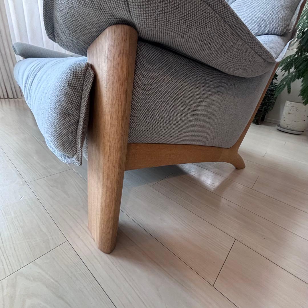【美品】　カリモク ソファ グレー　布　UU49 北欧風 天然木　2人3人用
