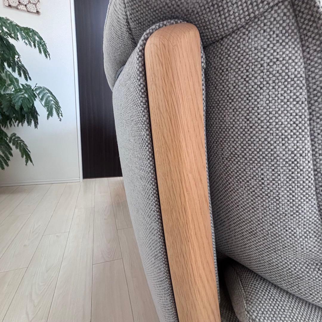 【美品】　カリモク ソファ グレー　布　UU49 北欧風 天然木　2人3人用