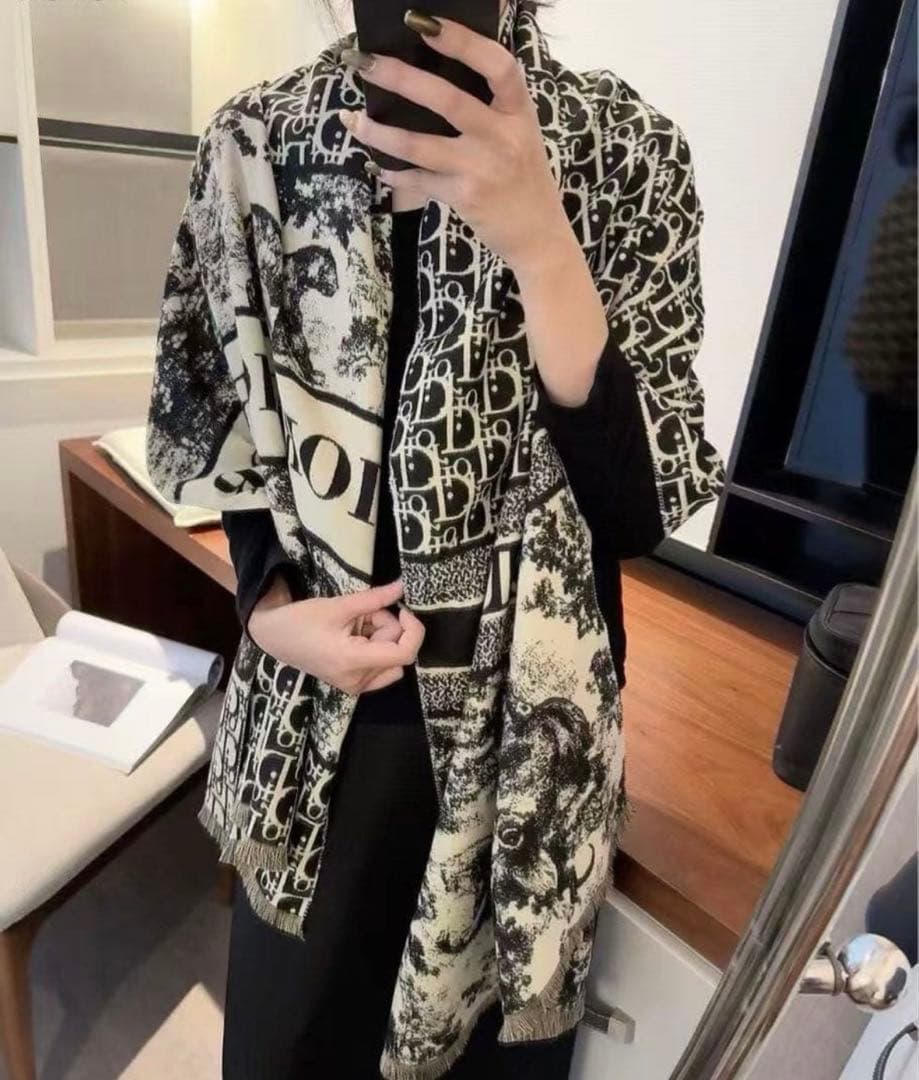 新品未使用　即購入可能　翌日発送 タグ付きDiorマフラー　ストール　ノベルティ