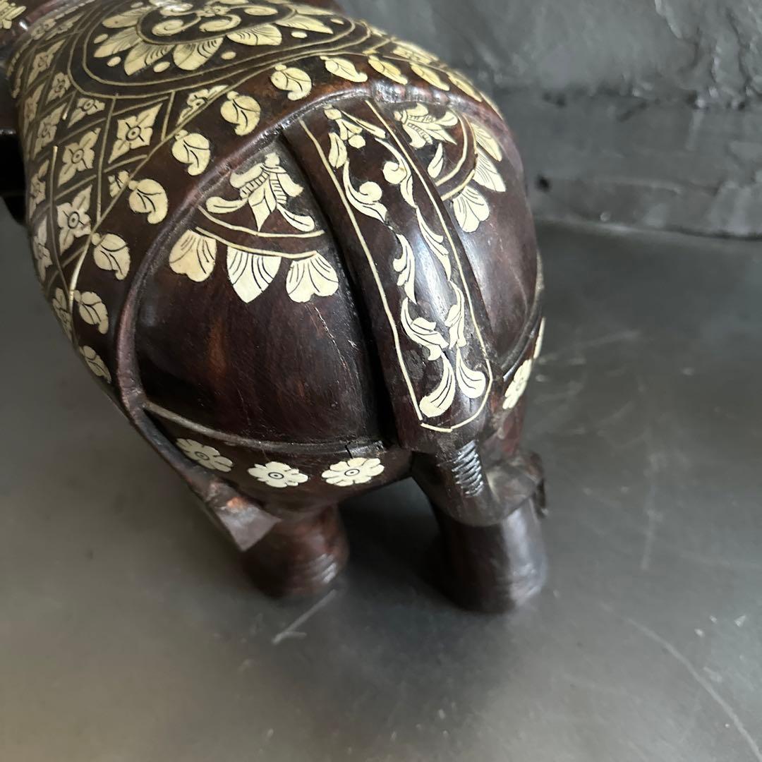 最終お値下げ‼️中国 唐木紫壇製 獣骨象嵌装飾 インド象 置物 - メルカリ