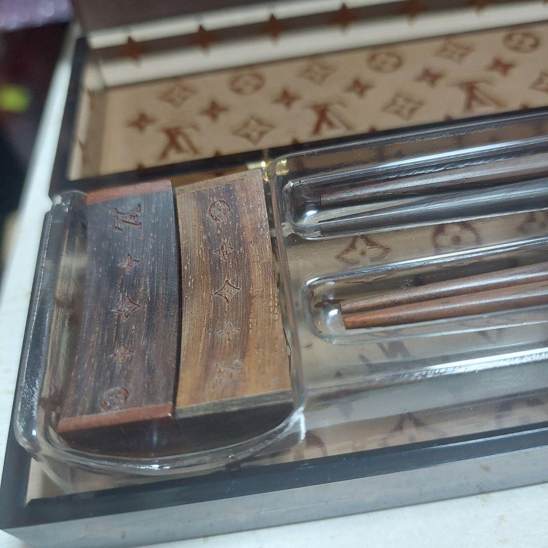 未使用　Louis Vuitton箸入れ、箸、箸置き 木製