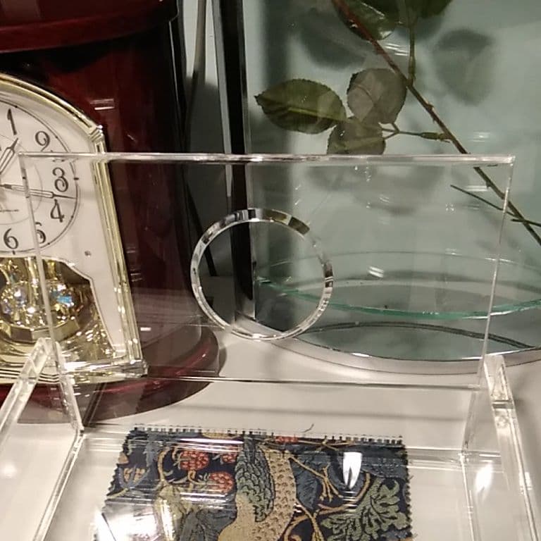 お洒落なで、美しいテイシュボックスです。　　高島屋で14000円でした。