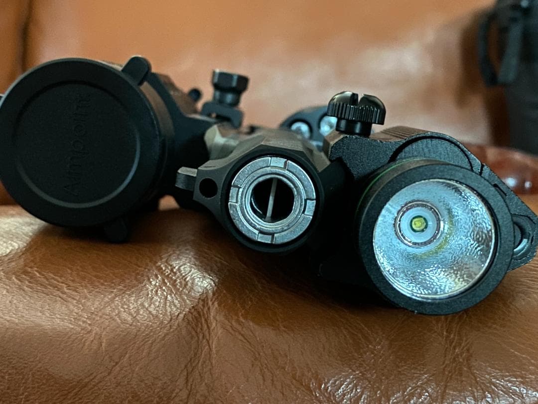 S&W M327発火式モデルガン ドットサイト・レーザーサイト・木製グリップ付き