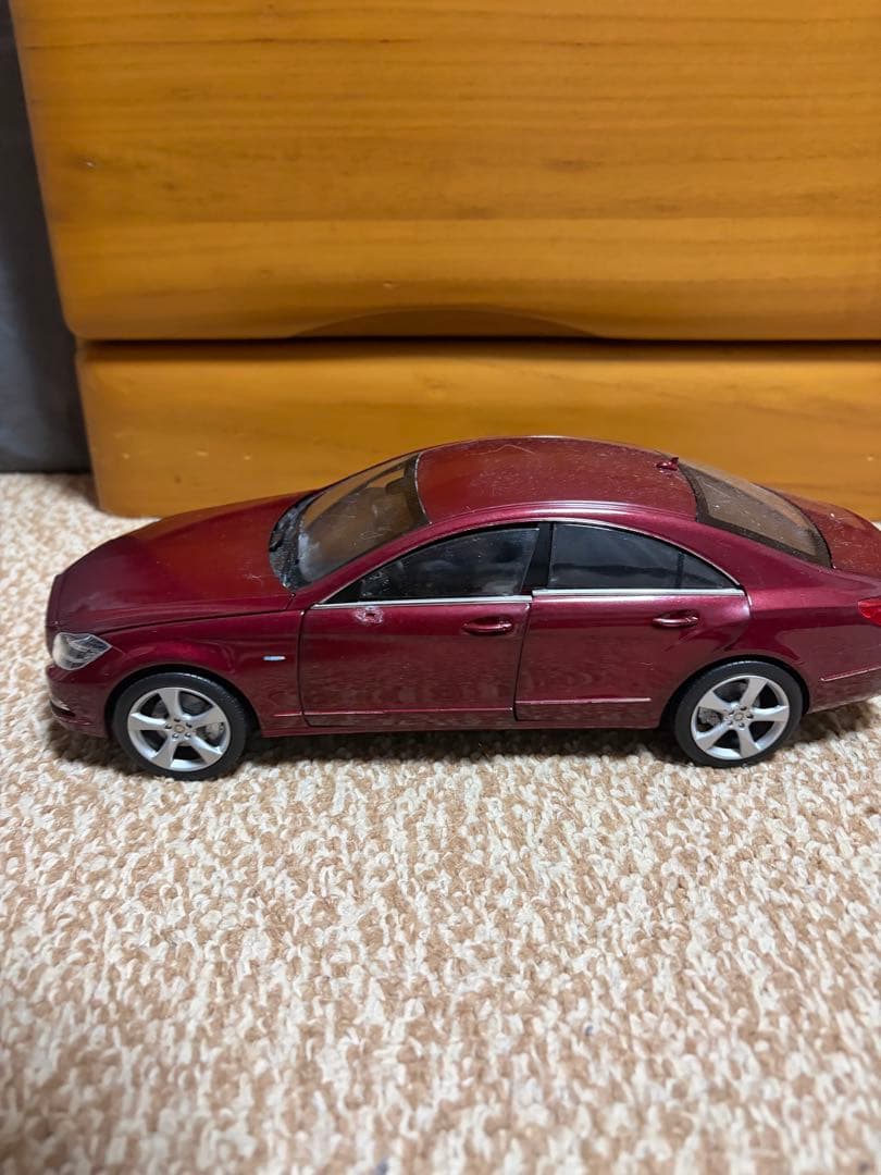 メルセデス・ベンツ CLS 1/18 ワインレッド