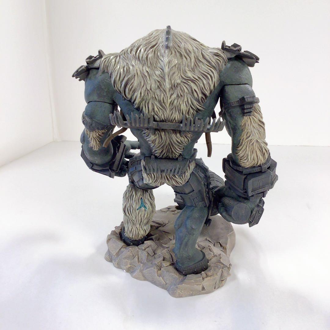 【訳あり】フィギュア　第一の巨像「ワンダと巨像」コールドキャスト塗装済み完成品