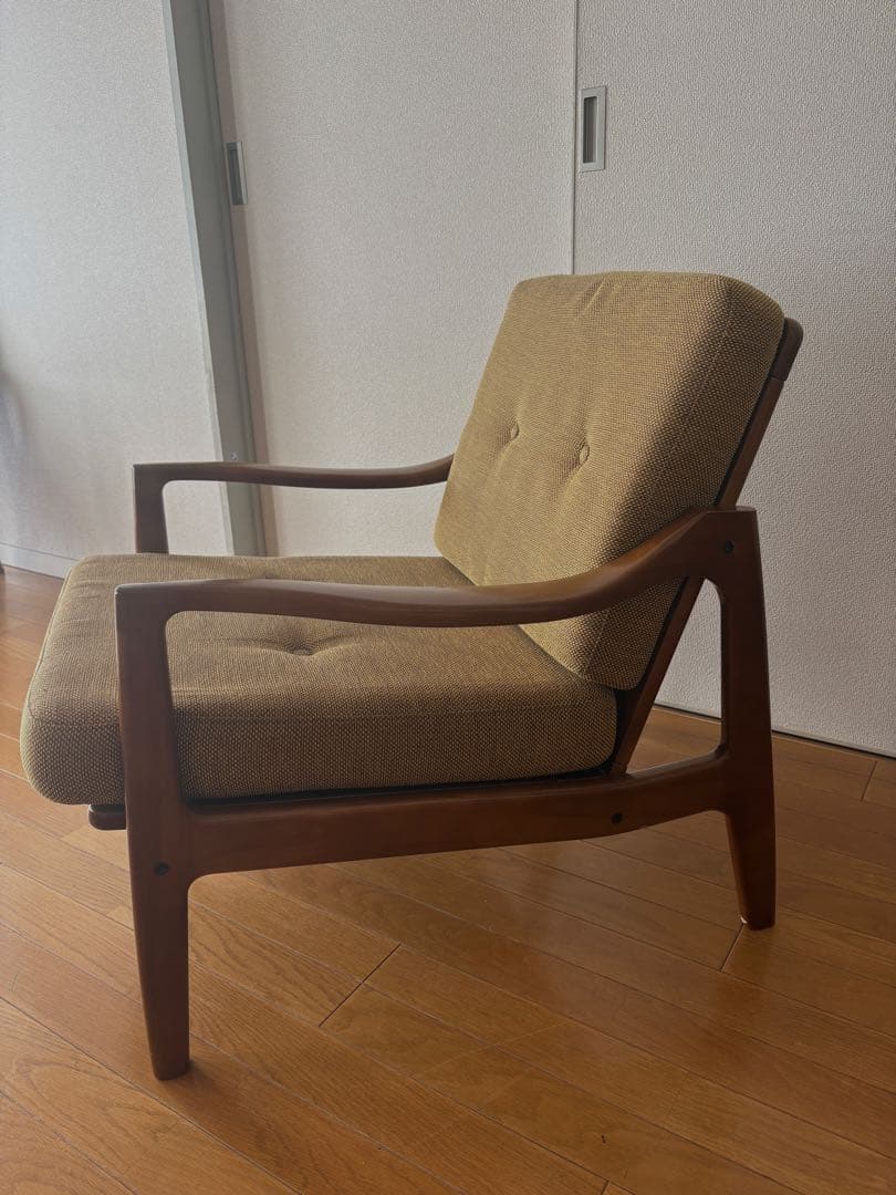 カリモク　1人掛けソファ