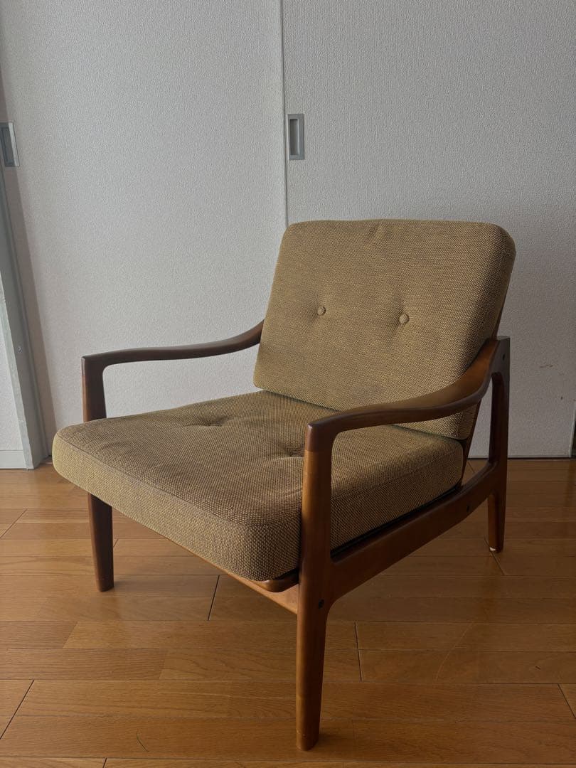 カリモク　1人掛けソファ