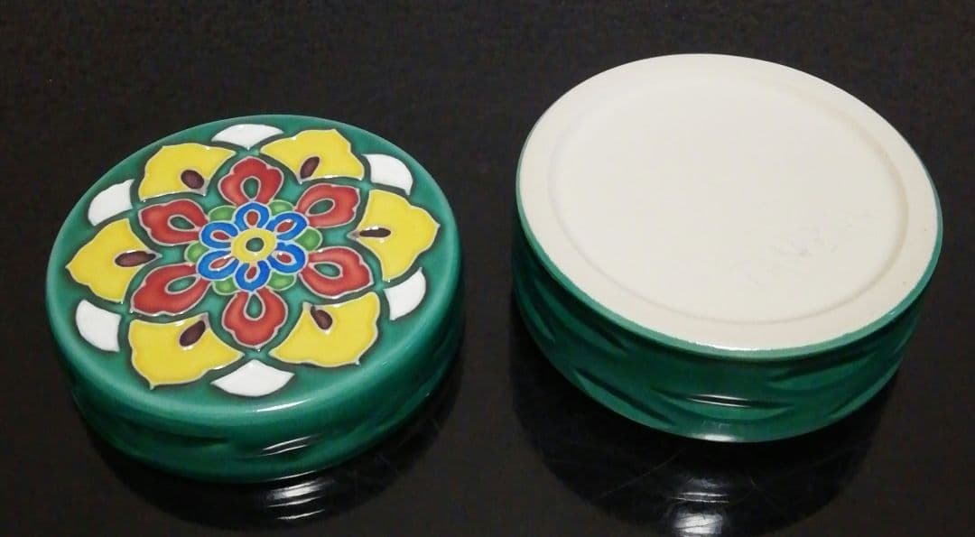 小峠葛芳作 丹山 青交趾 花文 香合 共箱 共布 略歴付 茶道具 - メルカリ