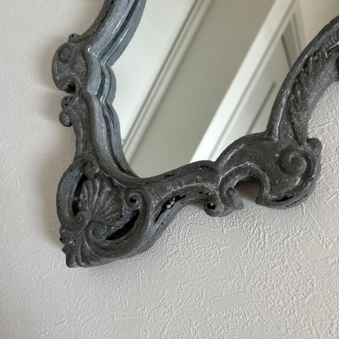 アンティーク調　 グレー 壁掛け鏡