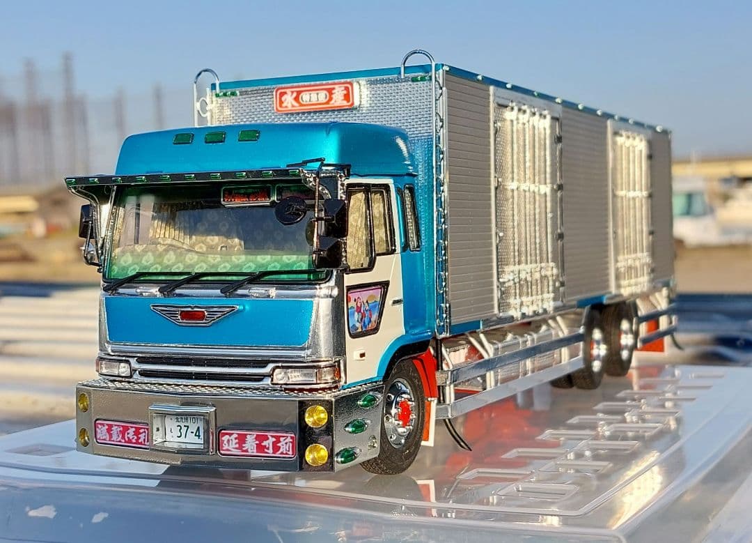 デコトラプラモデル アオシマ 1/32 日野 プロフィア テラヴィ 完成品