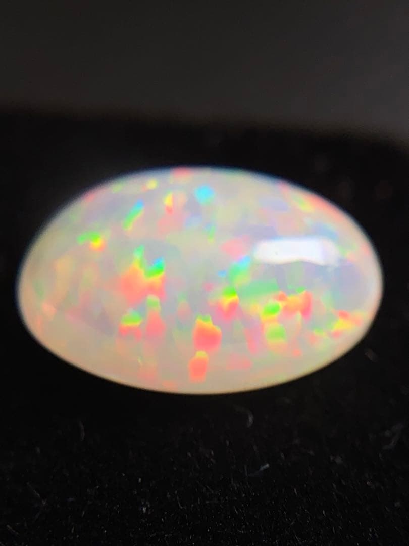 エチオピア産　オパール　ルース(3.59ct)ソー付き