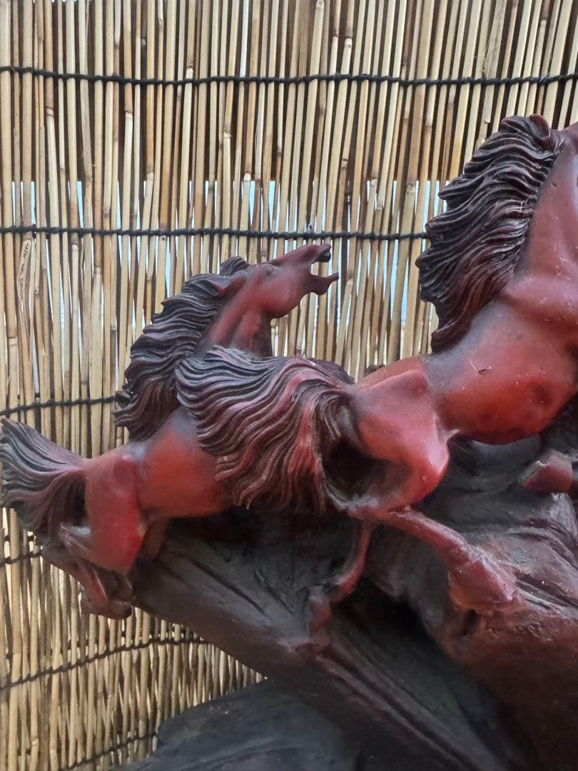 馬の彫刻群 木製 赤褐色　九頭馬 馬 豪華 躍動感 躍動的 置物 インテリア