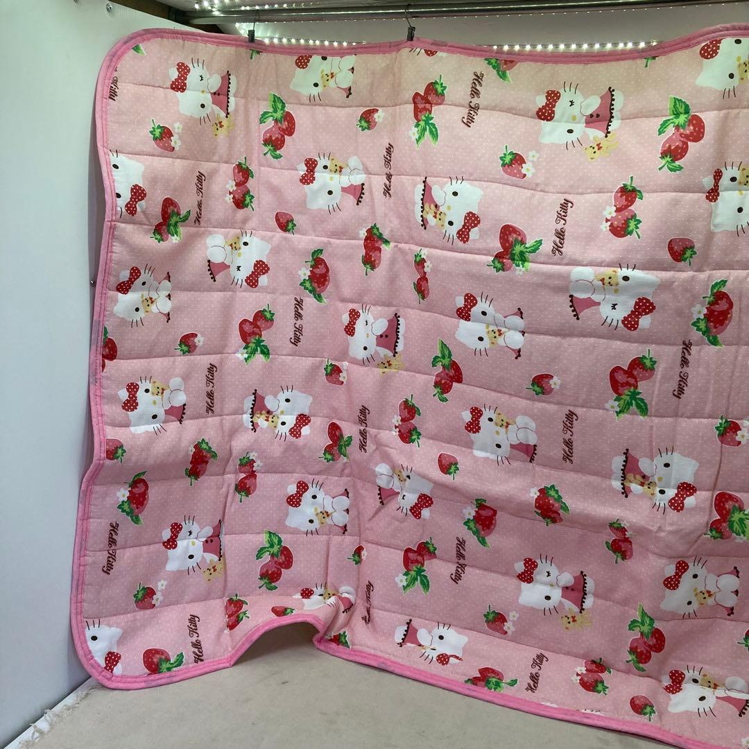 【未使用★2010年製】ハローキティ　敷きパッド　シーツ　イチゴ　サンリオ