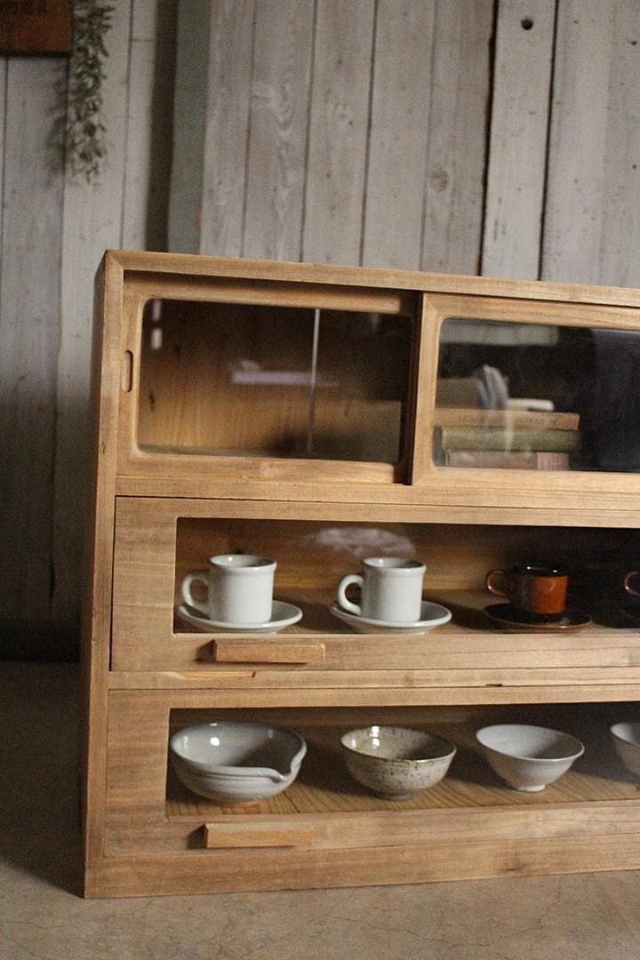 前面ガラスの引き出し2段×ガラス戸棚×木製小引き出し2段