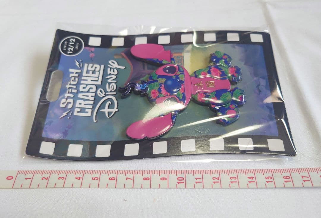 ディズニーストア スティッチ マンスリー ピンバッジ ムーラン - メルカリ