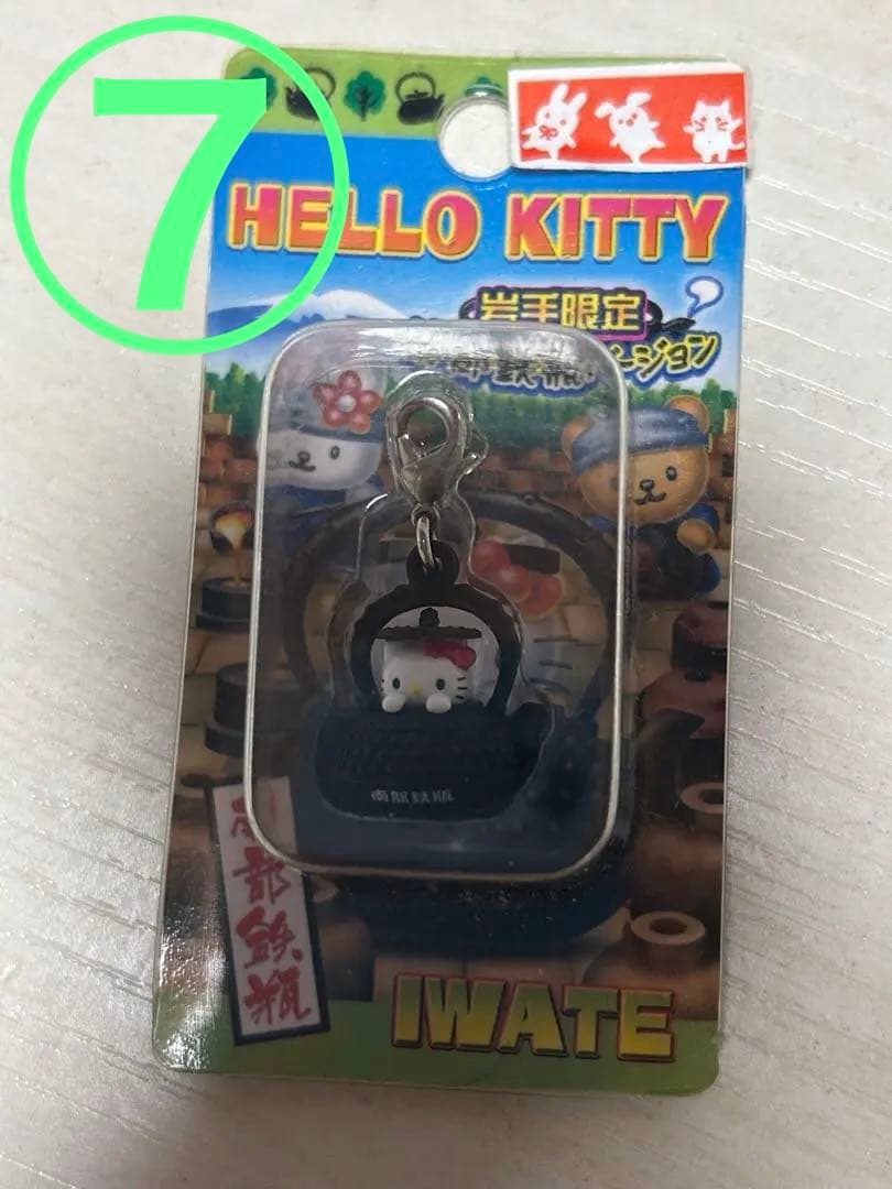 キティちゃん根付け8点セットです。