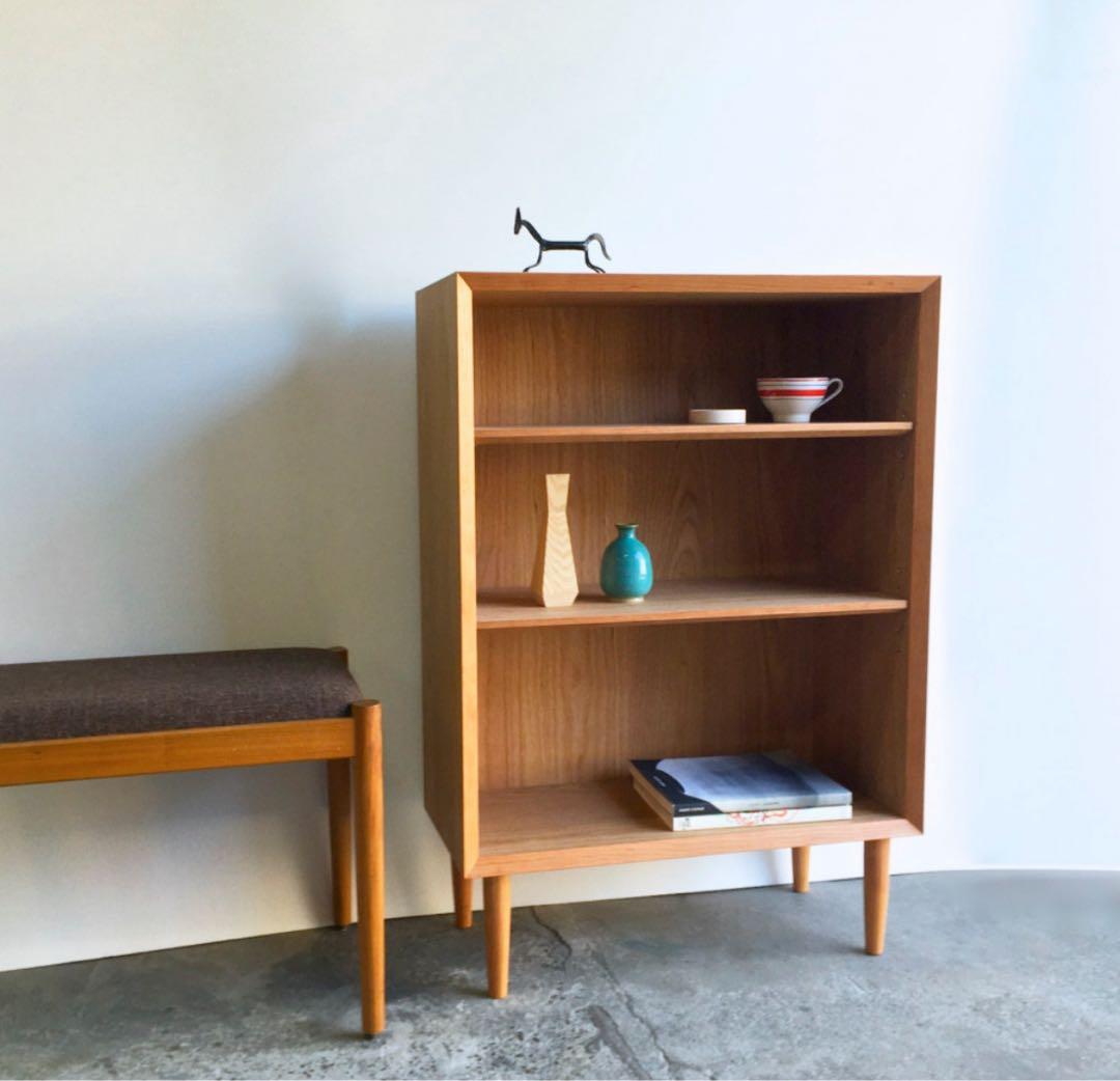 チェリー材　本棚　飾り棚　脚付ブックシェルフ　ミッドセンチュリー