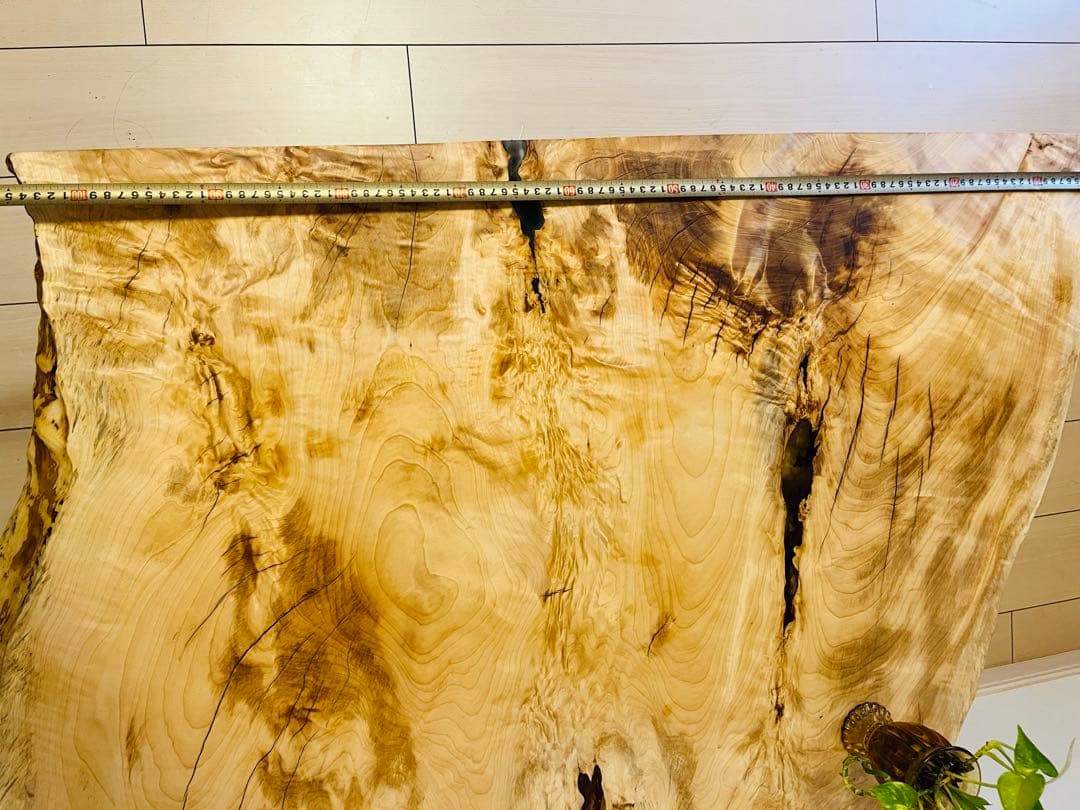 一枚板テーブル　栃の木　ローテーブル レジンテーブル