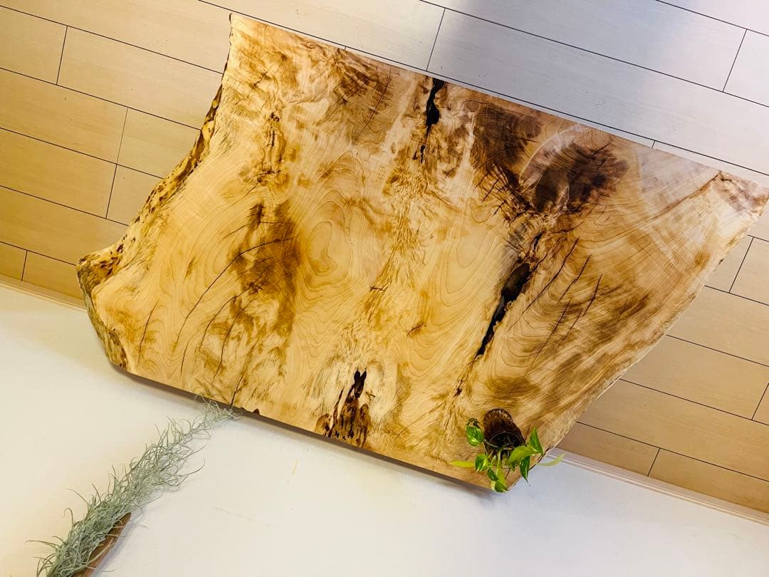 一枚板テーブル　栃の木　ローテーブル レジンテーブル