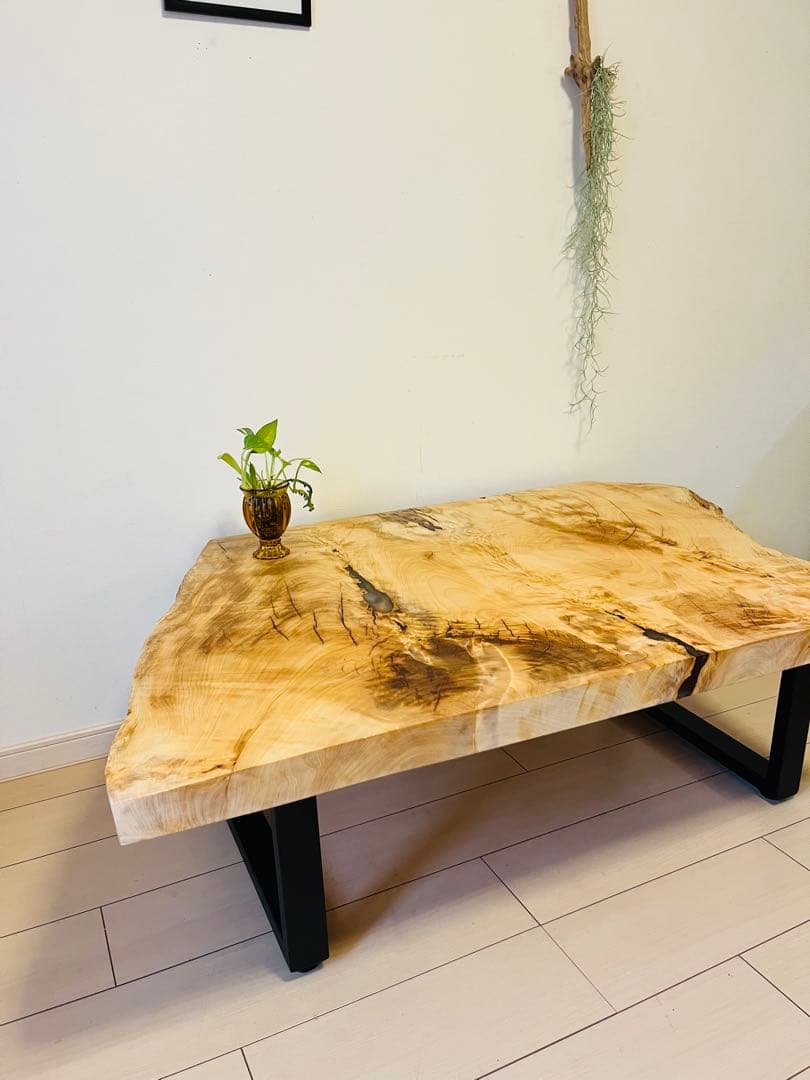 一枚板テーブル　栃の木　ローテーブル レジンテーブル