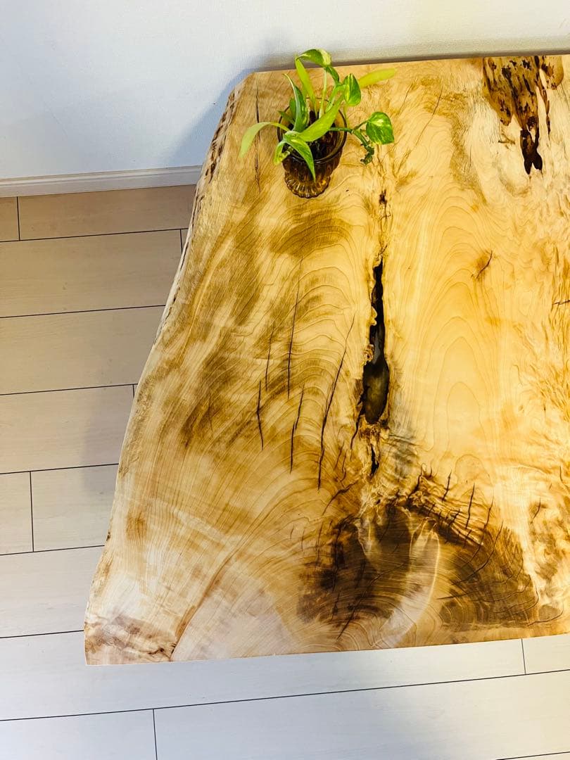 一枚板テーブル　栃の木　ローテーブル レジンテーブル