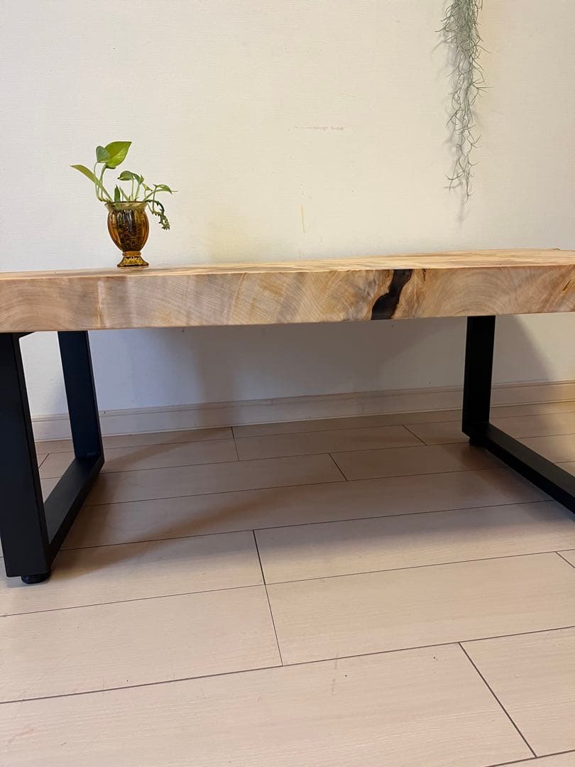 一枚板テーブル　栃の木　ローテーブル レジンテーブル