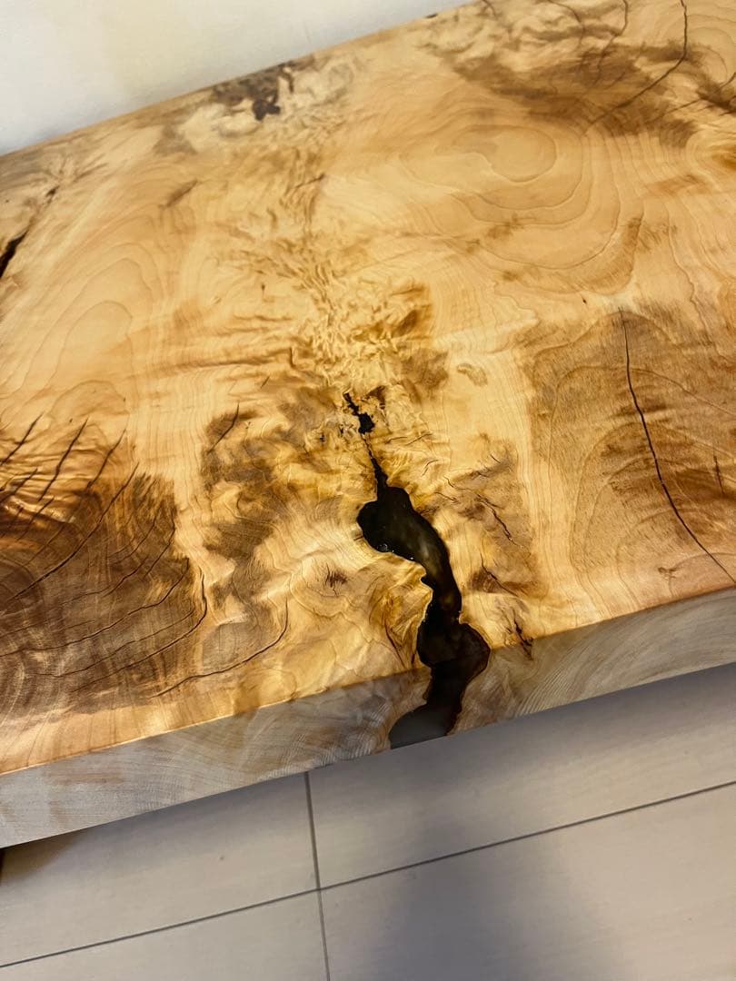 一枚板テーブル　栃の木　ローテーブル レジンテーブル