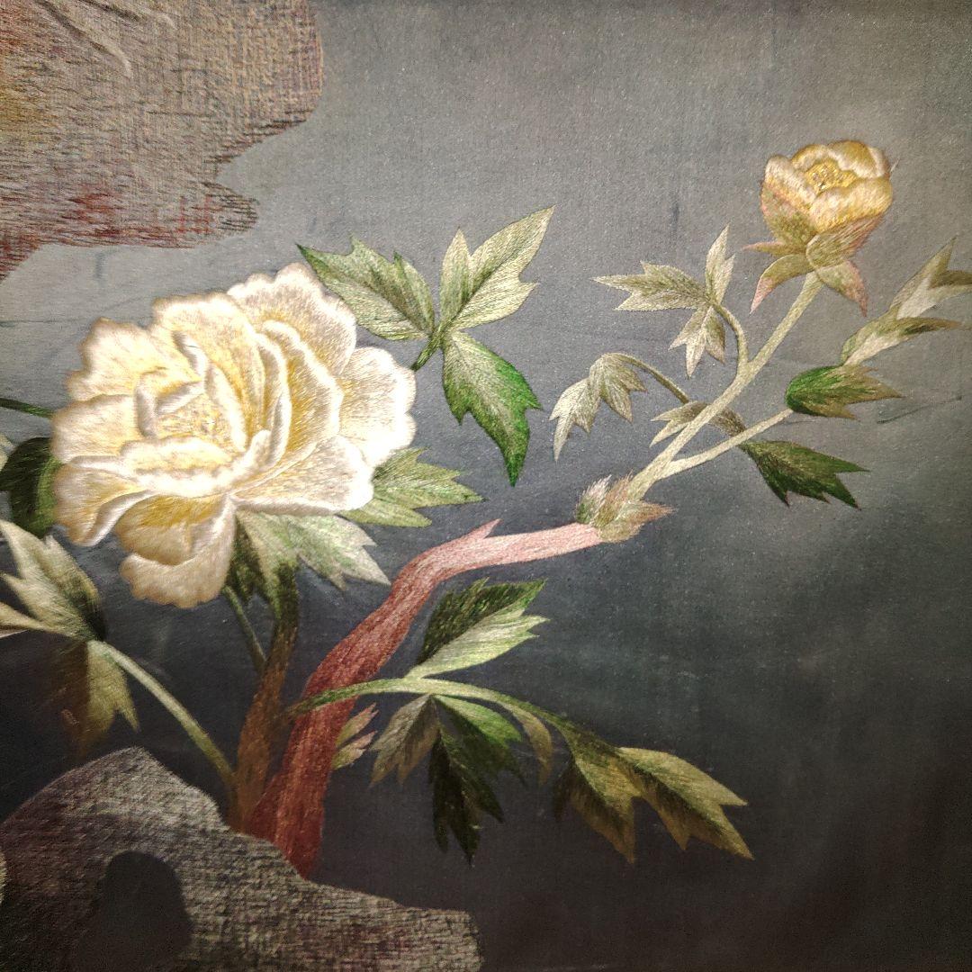 孔雀刺繍衝立　高さ120cm