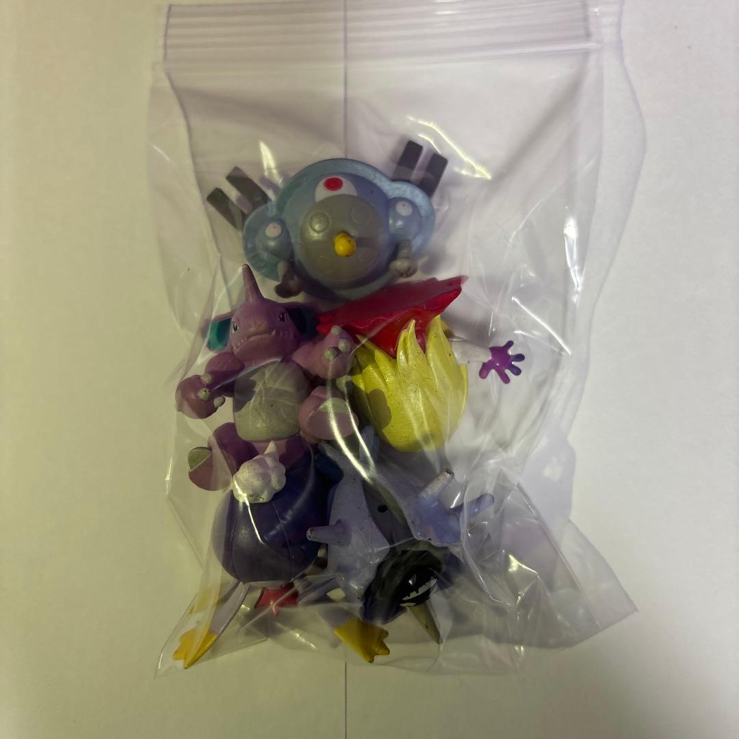 ポケモン　立体図鑑　フィギュア　ミロカロス　アーボック　ペルシアン　クリア