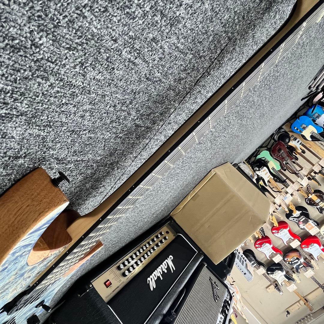 11131】【新品】 ヘッドレスギター汎用ケース付 ブルー✕ナチュラル