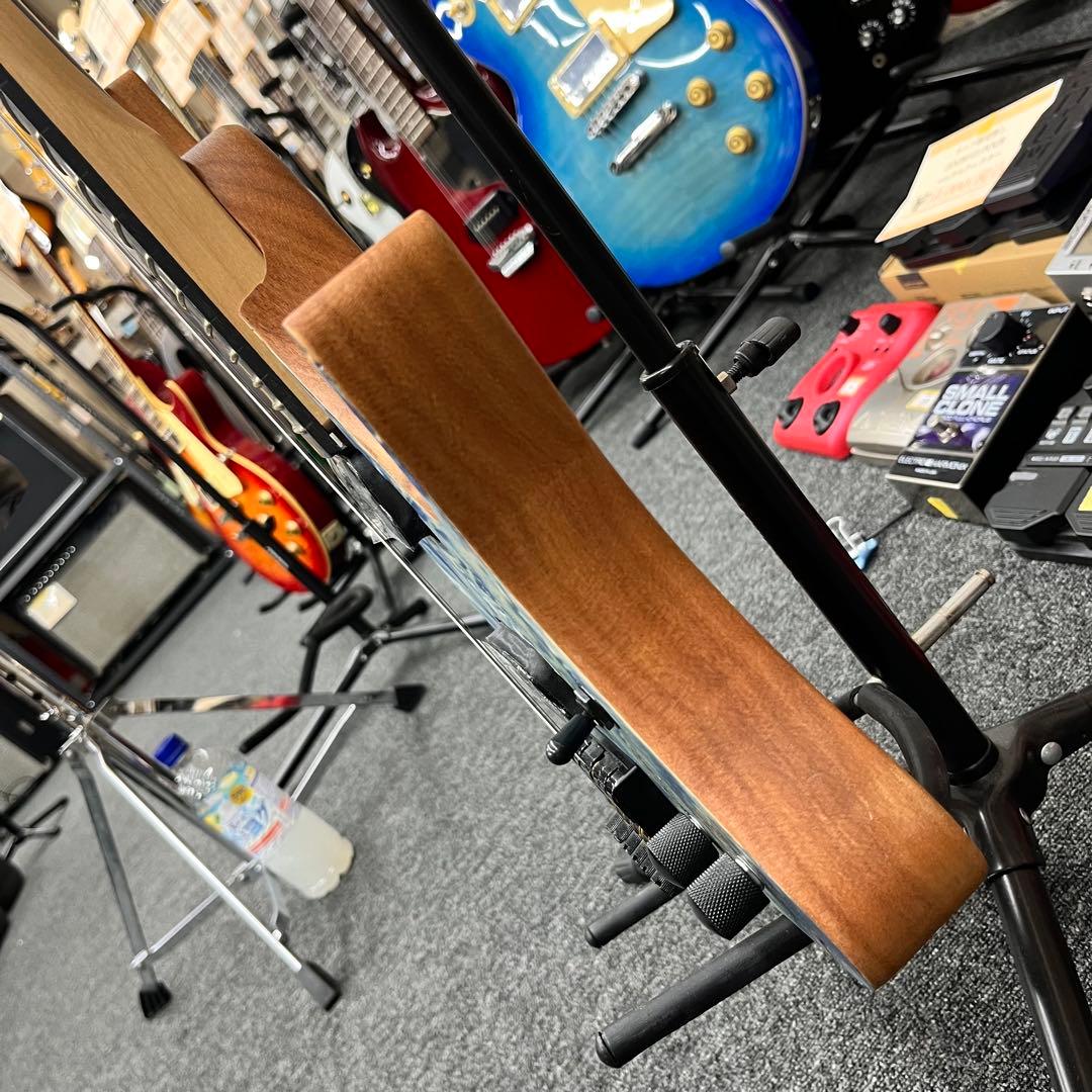 11131】【新品】 ヘッドレスギター汎用ケース付 ブルー✕ナチュラル