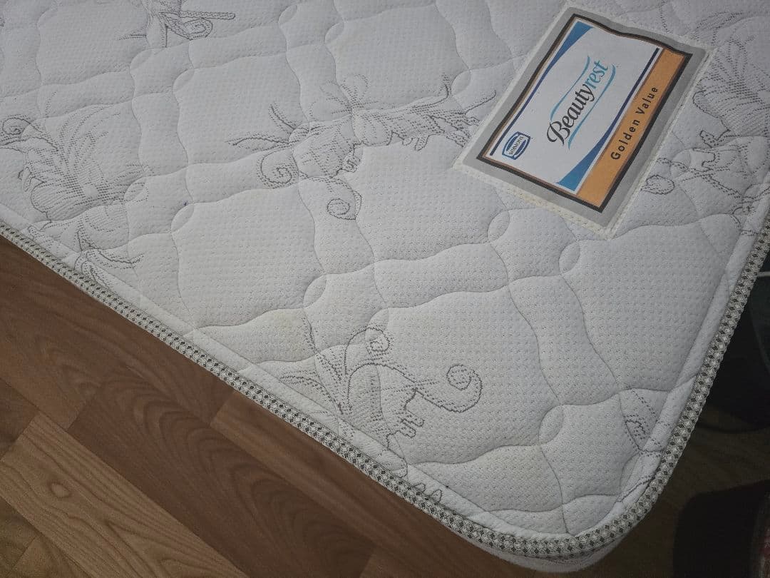 （右側）BeautyrestGoldenLuxe セミシングルマット&フレーム