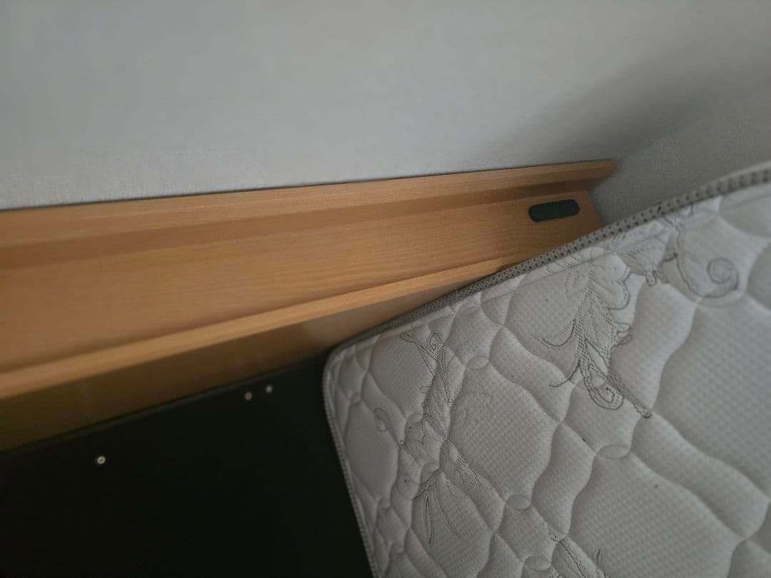 （右側）BeautyrestGoldenLuxe セミシングルマット&フレーム