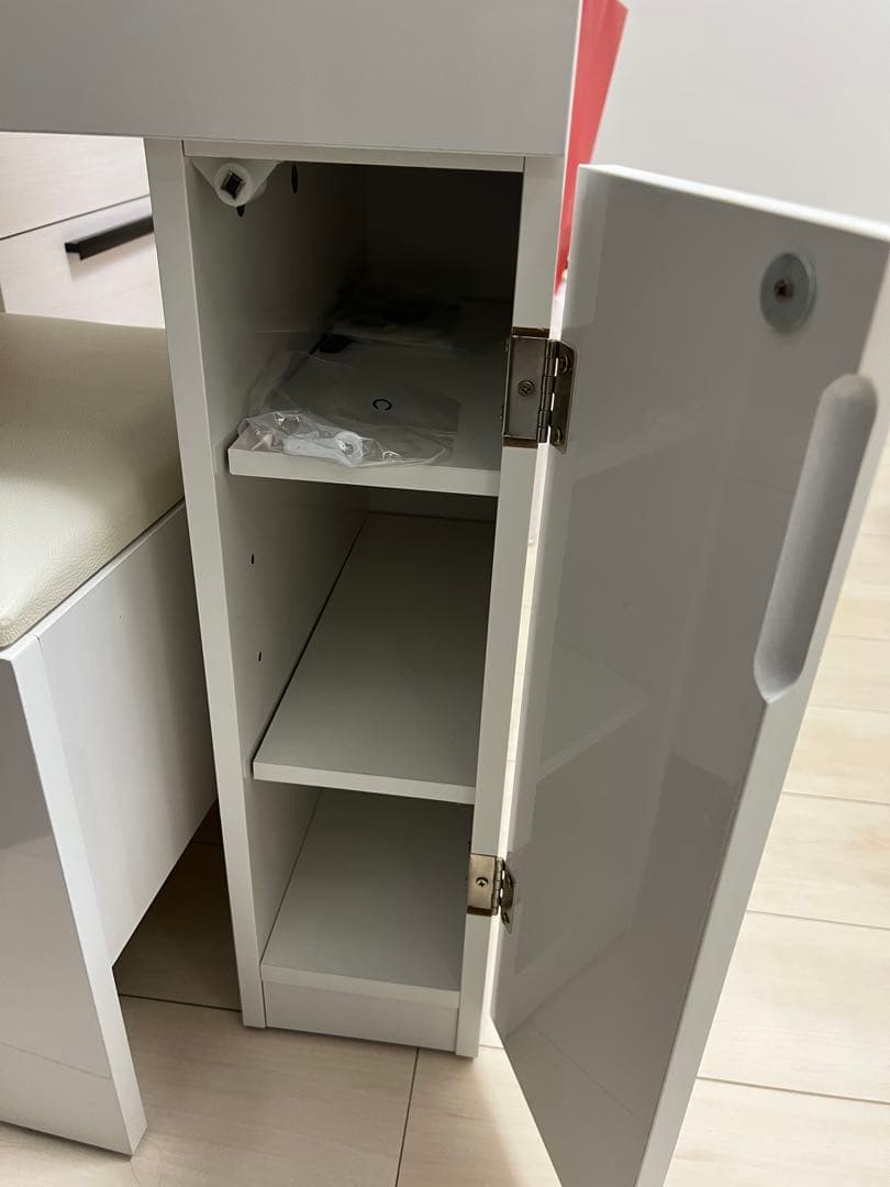 ホワイトドレッサー・鏡台(引き取りの場合は1万円)